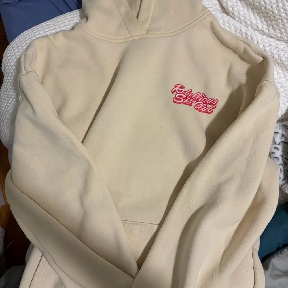 Hot Girls Pizza Graphic Sweatshirt - Picture 2 of 5